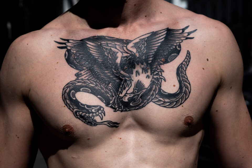 Lapivouane Bleu Noir serpent aigle tatouage japonais