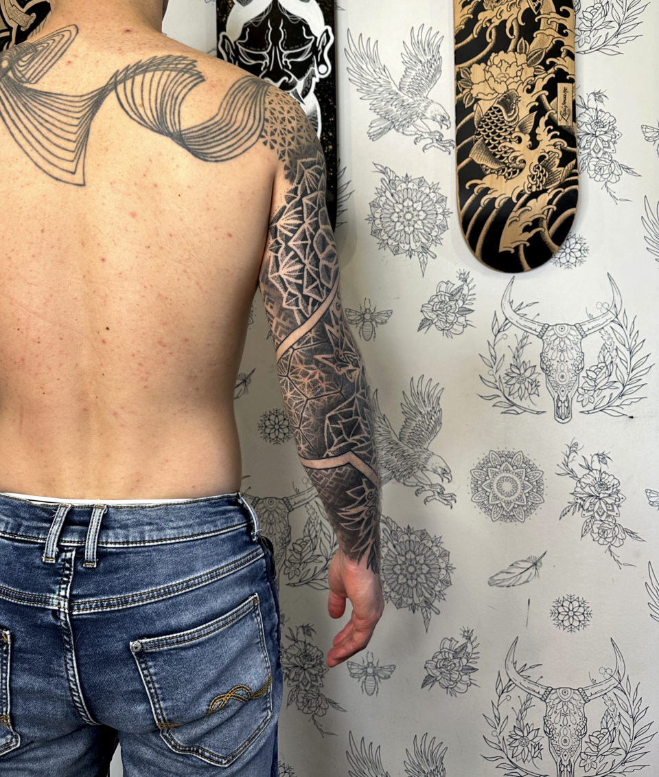 tatouage bras complet par rob.ink