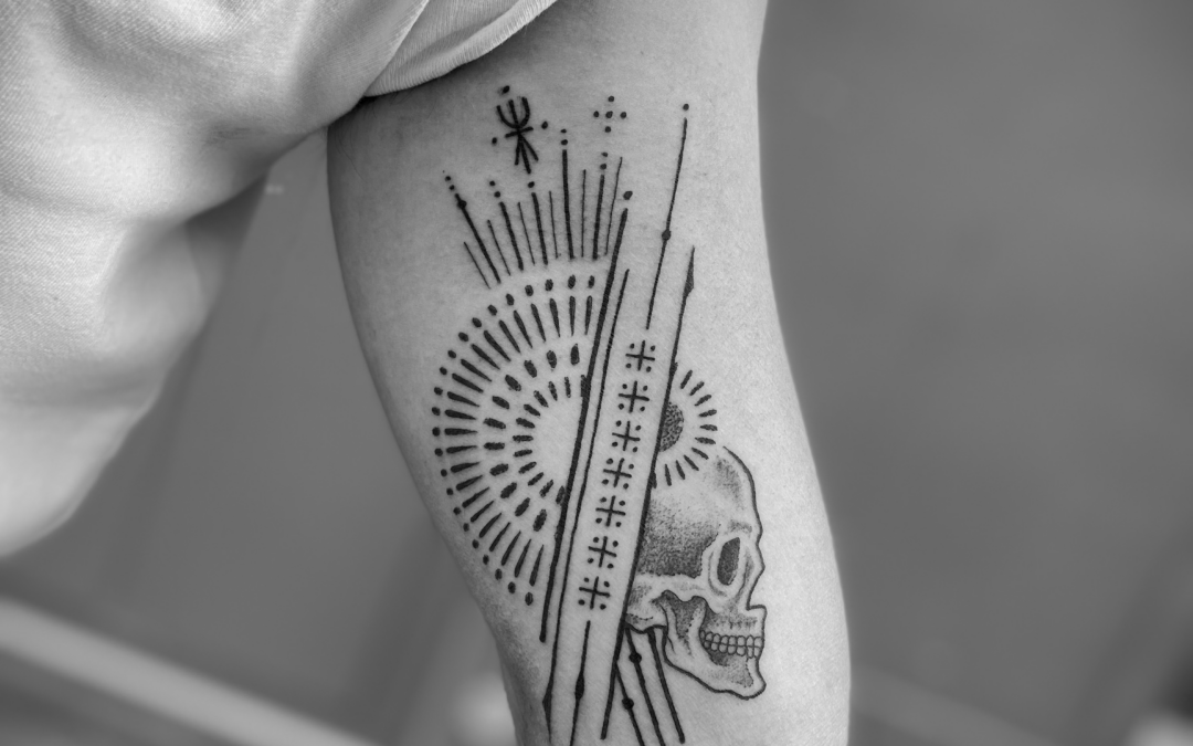 skull tattoo linéaire par Jeykill