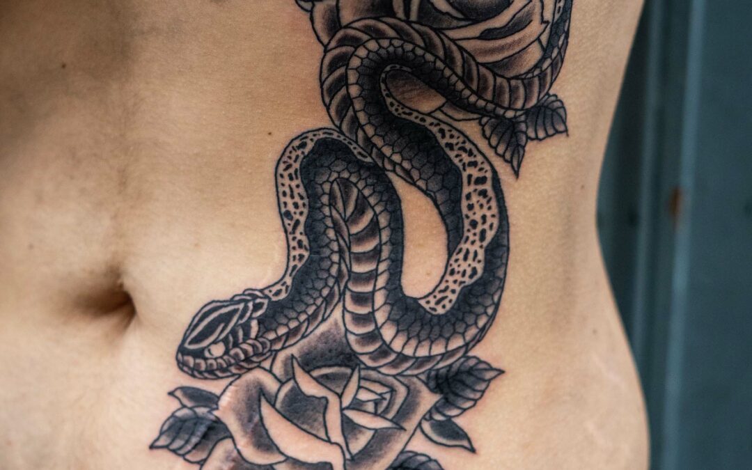 Ondori tattoo serpent roses