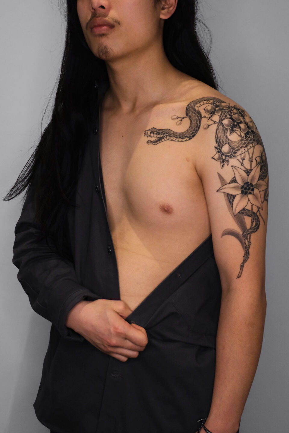 Violette Poinclou tattoo serpent epaule