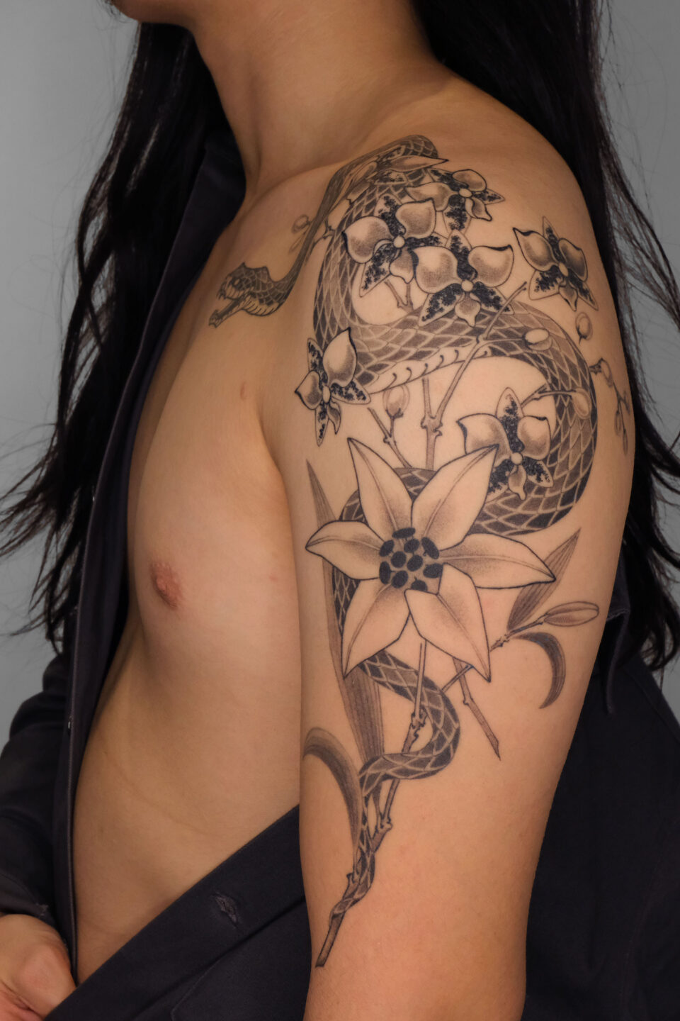 Violette Poinclou tattoo serpent epaule