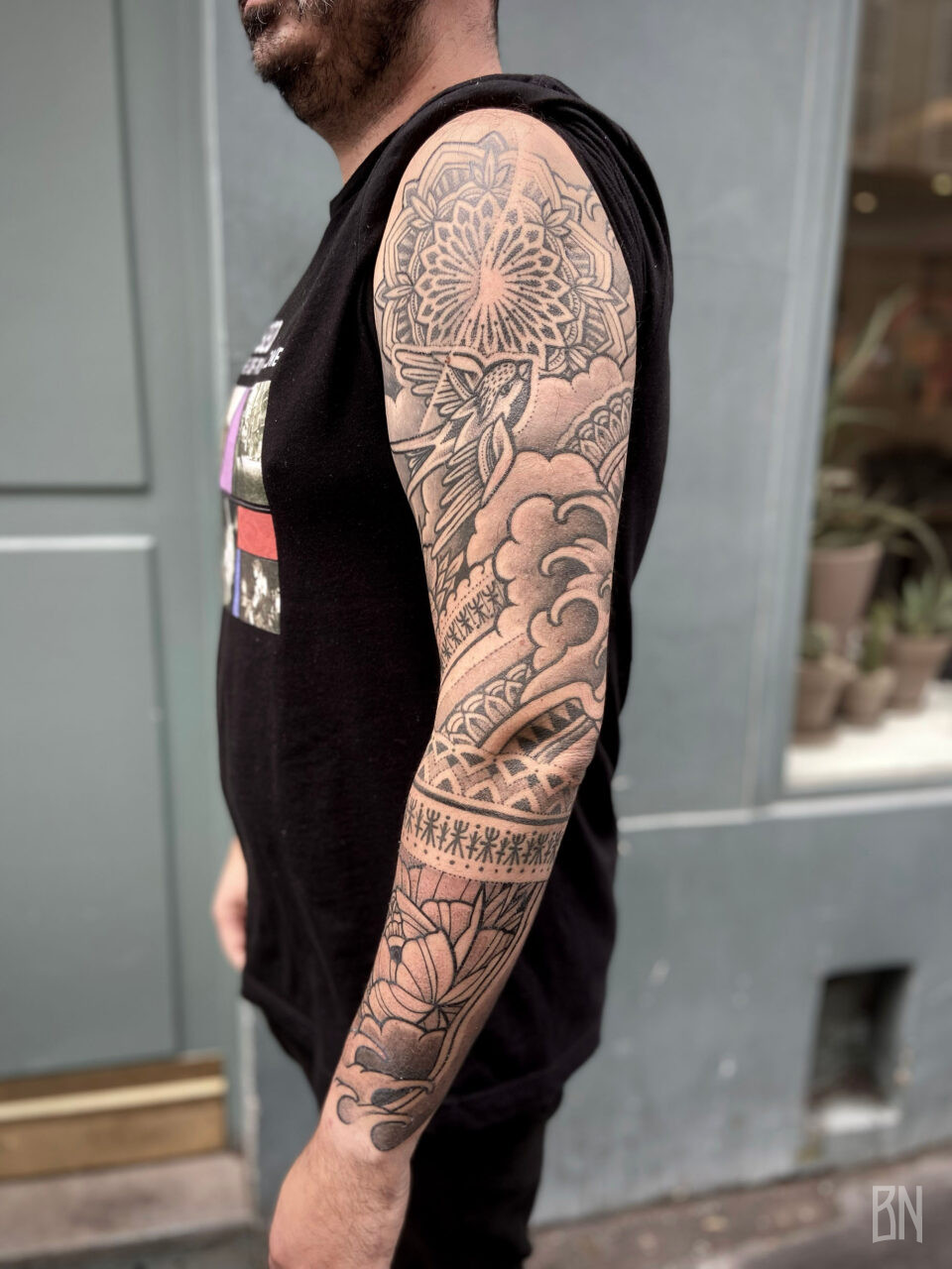 Jeykill tattoo sleeve géométrique ornemental mandala fleur