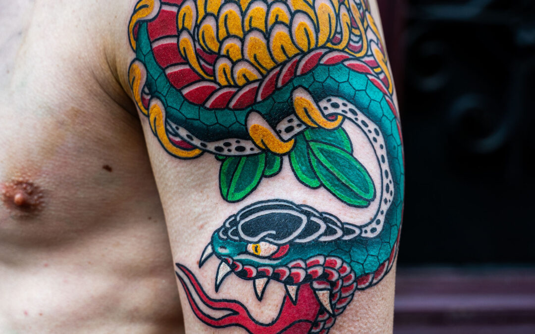 Serpent et Chrysanthème en couleurs par Ondori