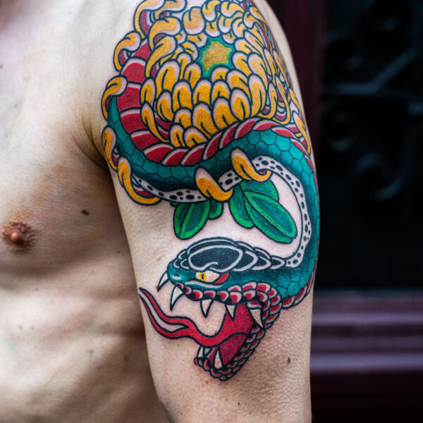 Serpent et Chrysanthème en couleurs par Ondori