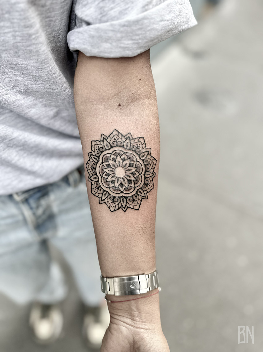 mandala jeykill flash tattoo avant bras