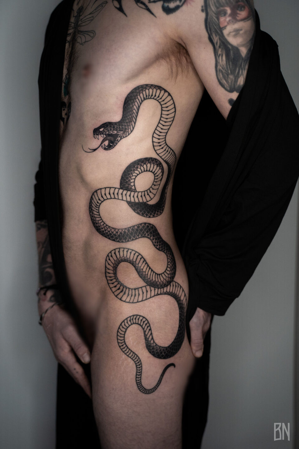 joy serpent côtes tatouage