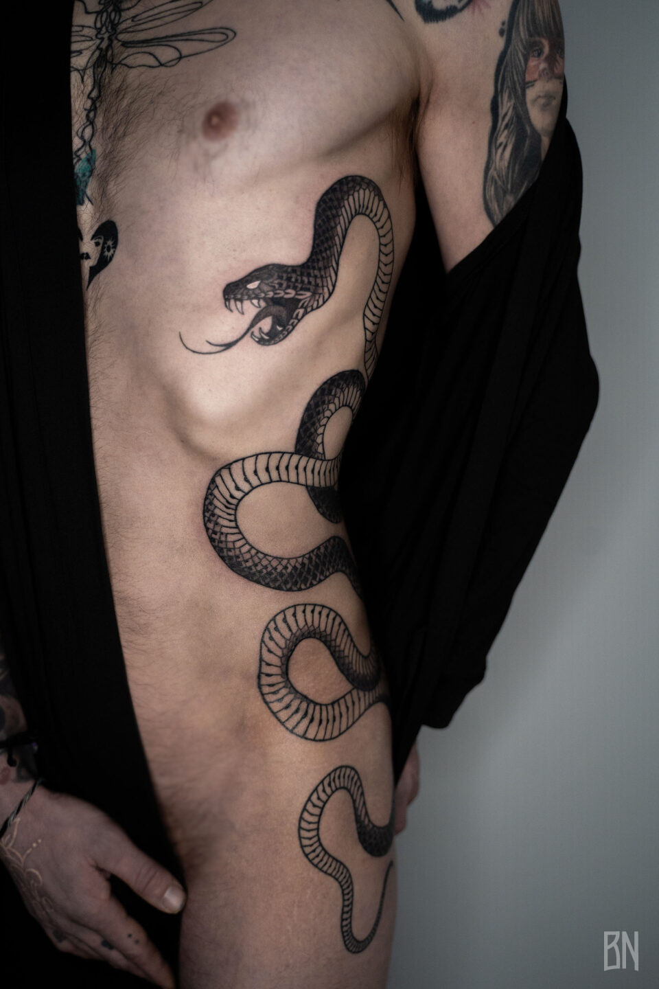 joy serpent côtes tatouage